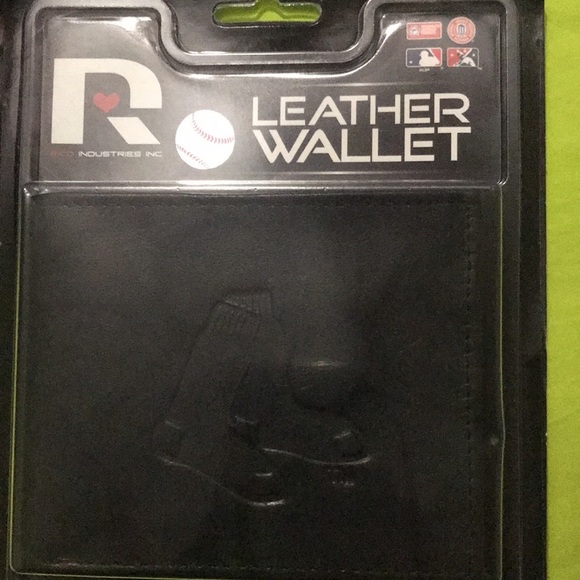 Red Sox Leather Trifold Wallet - Picture 6 of 6